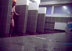 Piilokamerat julkinen uima-allas suihkuissa 985