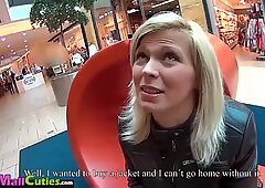 Mallcuties - jeunes filles tchèques amateurs baisent en public