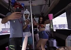 Pirang remaja ngentot penis besar di pesta bis
