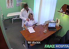 Fakehospital 뜨거운 간호사는 인상에 그녀의 방법을 rims