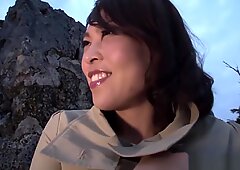 Reiko Nakamori asiatiska babe njuter av soloexponering