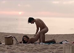 El Chico De La Playa Nudista Hot Sex !
