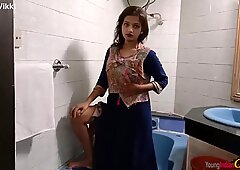 Indky teen sarika s velkým prsem ve sprše