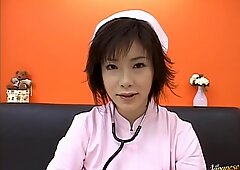 Kasumi Uehara enjoys while her berjus pussy is being jari
