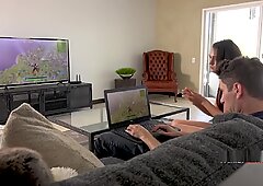 Minha namorada não superou as regras de minha mãe-madrasta