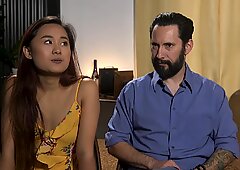 Puta asiática fodida em um forte bondage casa play