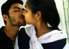 Szybki pocałunek w czasie studiów 2011