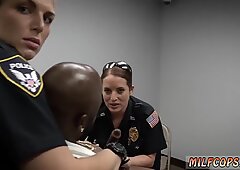 Hardcore police partouze et interracial gorge profonde maman salope cops